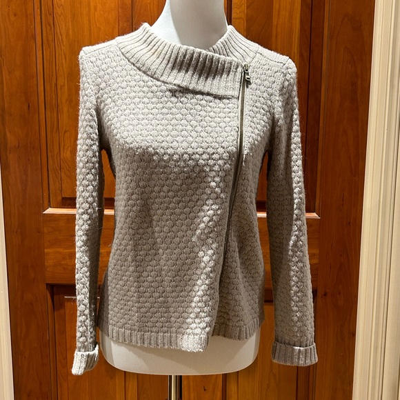 Asymmetrical Sweater - Picture 1 of 5